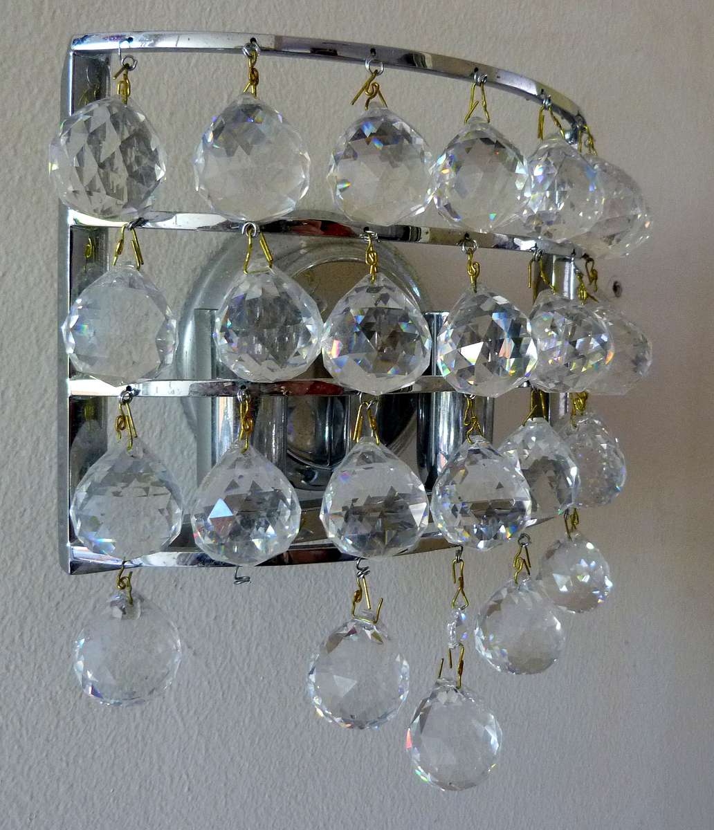 CRYSTAL GLASS WALL LIGHT