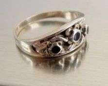 ATTRACTIVE VINTAGE RING, SILVER WITH BLACK STONES,IN A STUNNING DESIGN