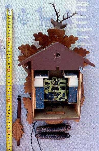 BIG GERMAN CUCKOO CLOCK WITH HUNTING MOTIFS. EXCELLENT CONDITION