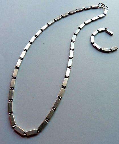 CLASSY VINTAGE STERLING SILVER NECKLACE