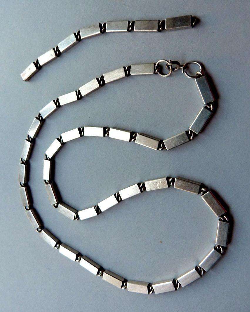 CLASSY VINTAGE STERLING SILVER NECKLACE