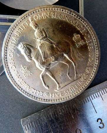 COIN .ELIZABETH 2. ....DEI GRATIA BRITT OMN REGINA ..FIVE SHILLINGS. 1953.UNCIRCULATED