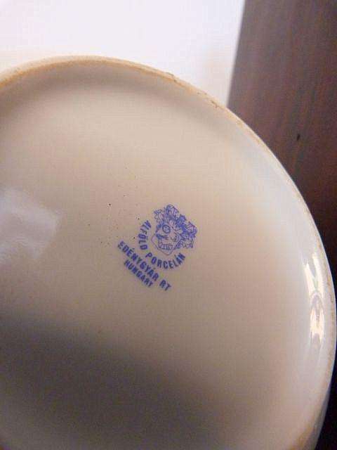 FINE HUNGARIAN PORCELAIN WHITE TEAPOT. VINTAGE. MINT