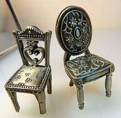 "KING AND QUEEN". MINIATURE CHAIRS, ORNAMENTS