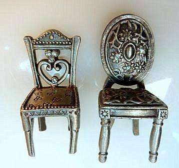 "KING AND QUEEN". MINIATURE CHAIRS, ORNAMENTS
