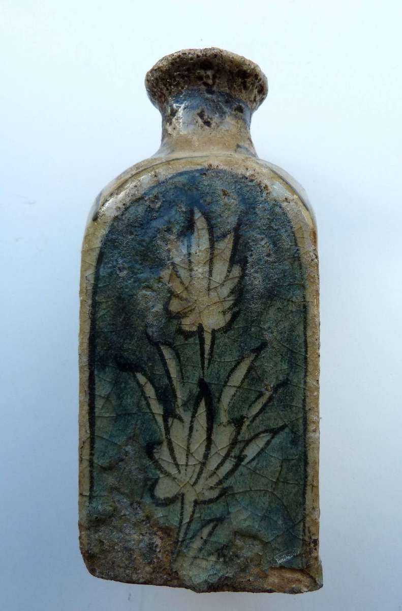 ANTIQUE PERSIAN VASE. QAJAR DYNASTY. 15.-17th Centuries