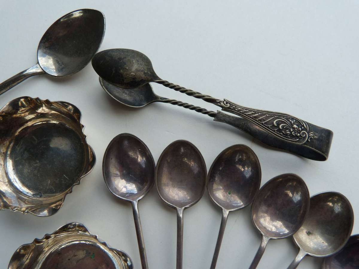 COLLECTION OF CUTLERY ETC, SILVER PLATE AND METAL