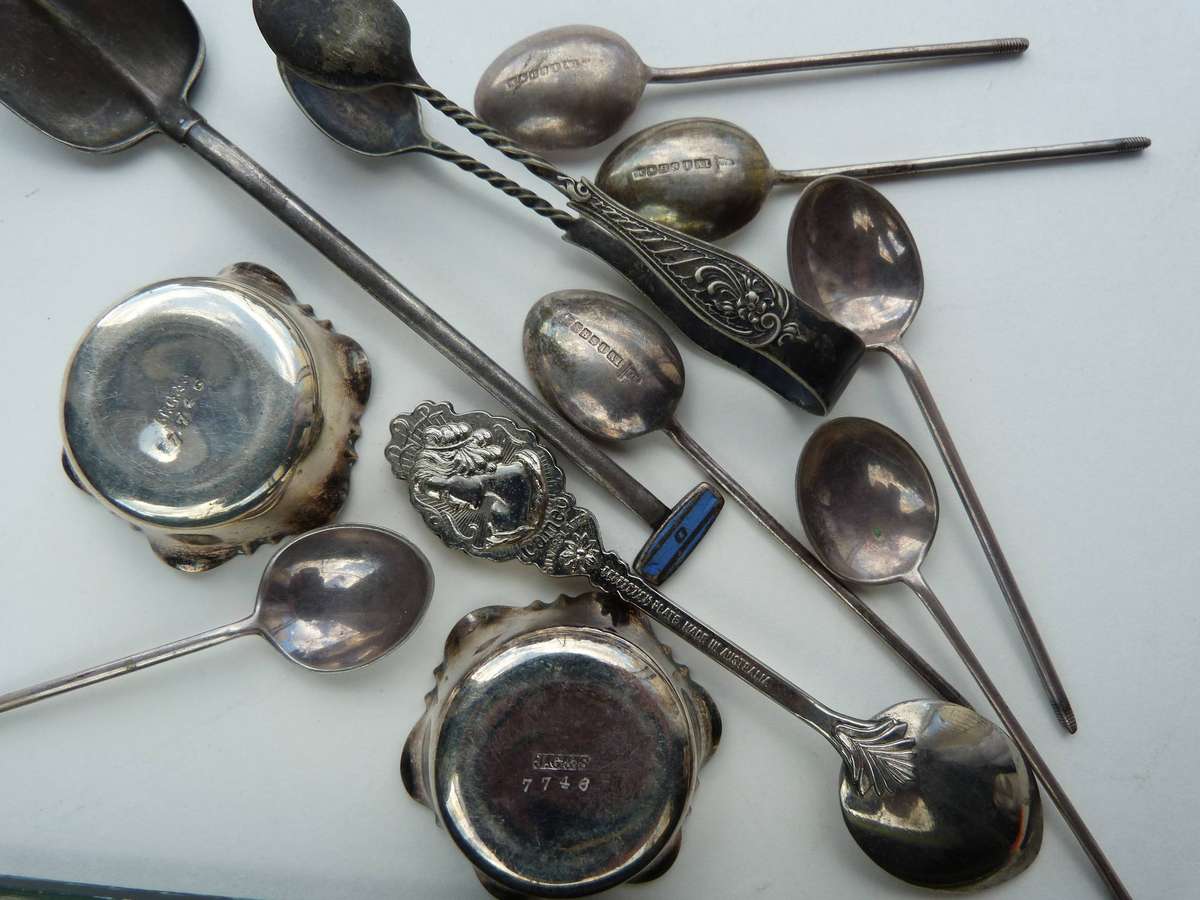 COLLECTION OF CUTLERY ETC, SILVER PLATE AND METAL