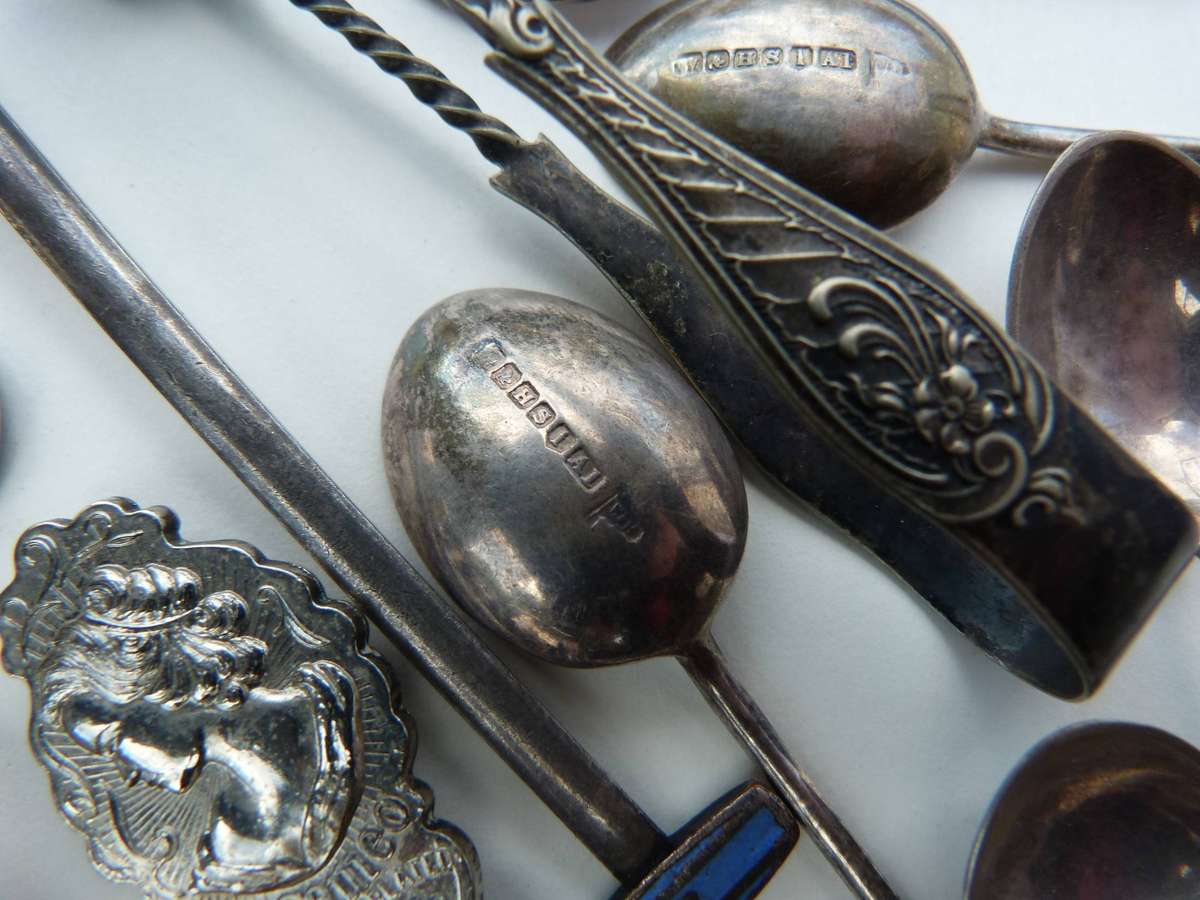 COLLECTION OF CUTLERY ETC, SILVER PLATE AND METAL