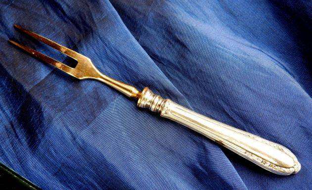 ANTIQUE PICKLE FORK. HANDLE 800. FORK GOLD PLATED