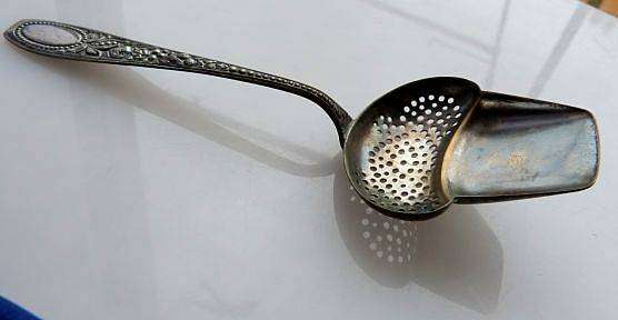 VICTORIAN ICING SUGAR SPOON