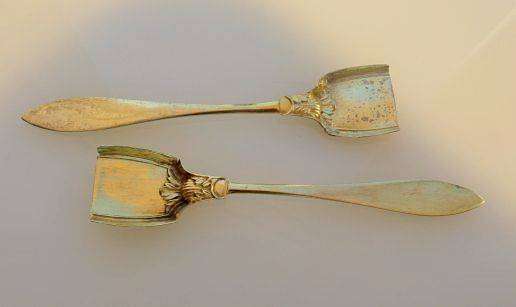 ANTIQUE PAIR OF SPICE SPOONS, GOLD PLATED