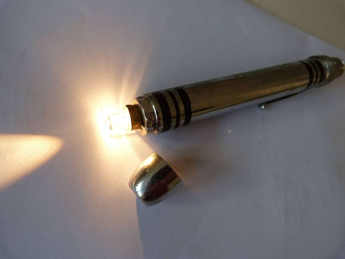 VINTAGE PEN FLASH LIGHT. "USA LITE".PATENDED