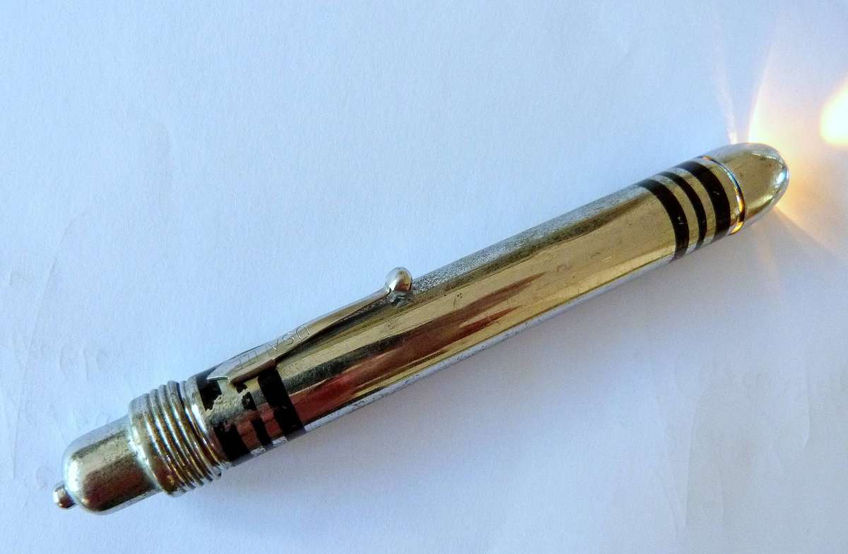VINTAGE PEN FLASH LIGHT. "USA LITE".PATENDED