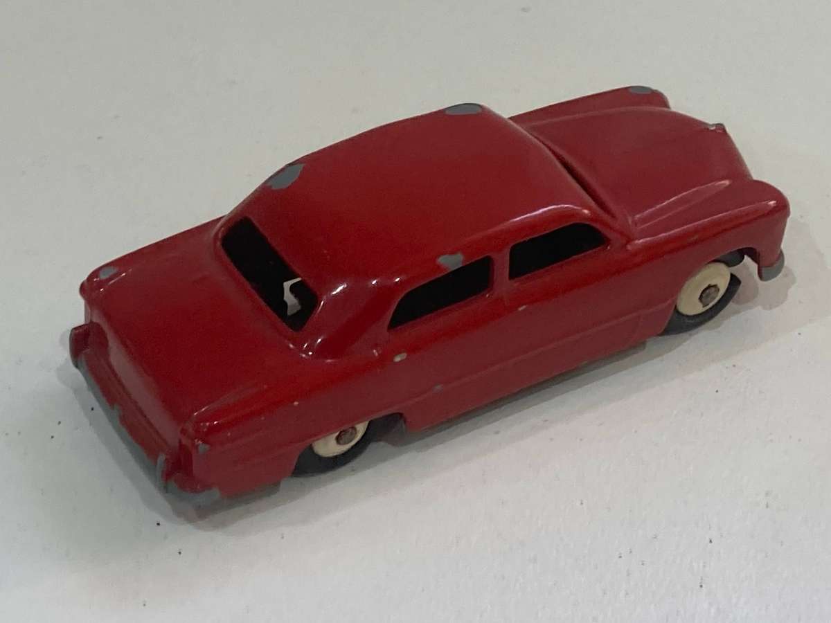Dinky 170 Ford Fordor sedan