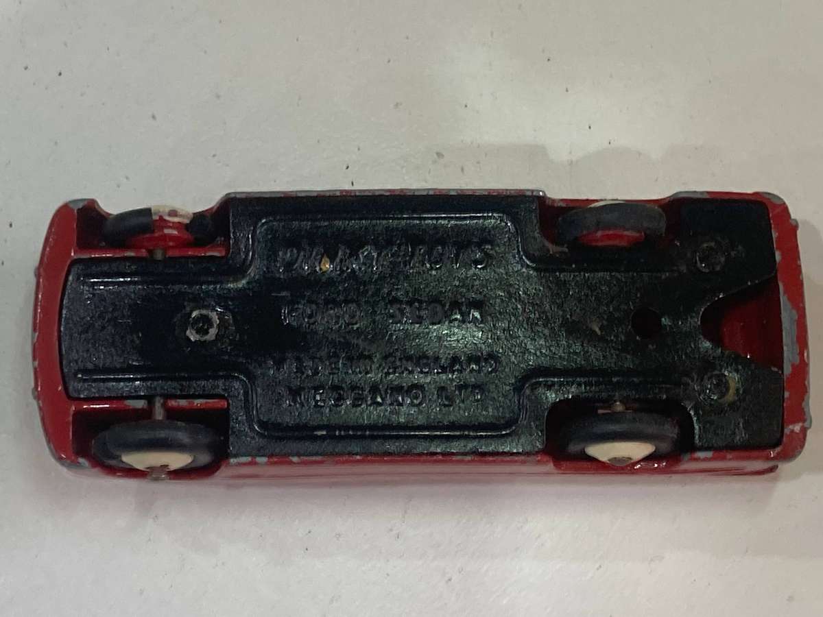 Dinky 170 Ford Fordor sedan