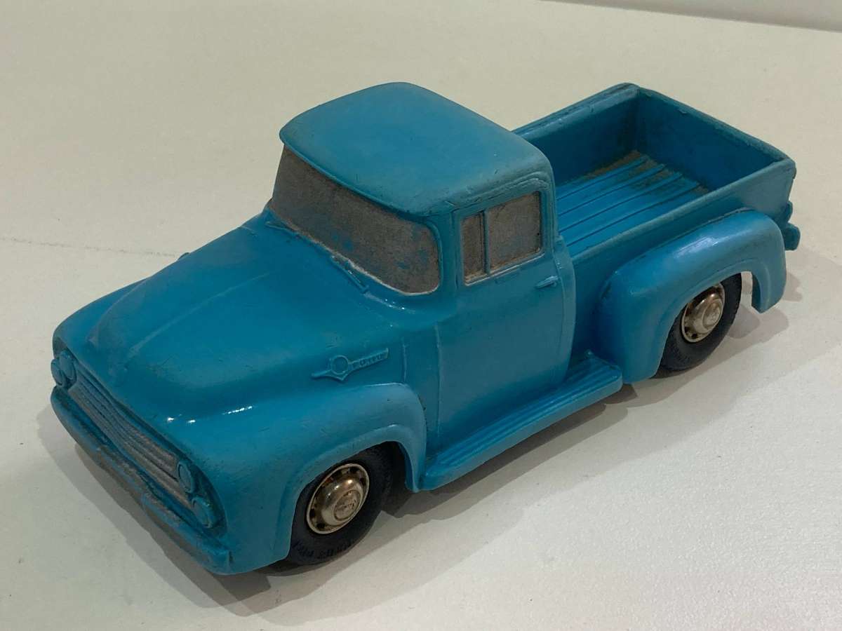 Big Tomte Ford F100 plastic model