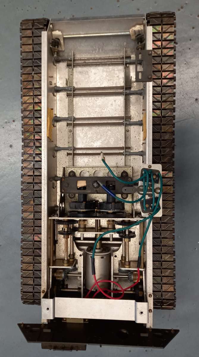 TAMIYA 1/16 RC LEOPARD A4 TANK KIT