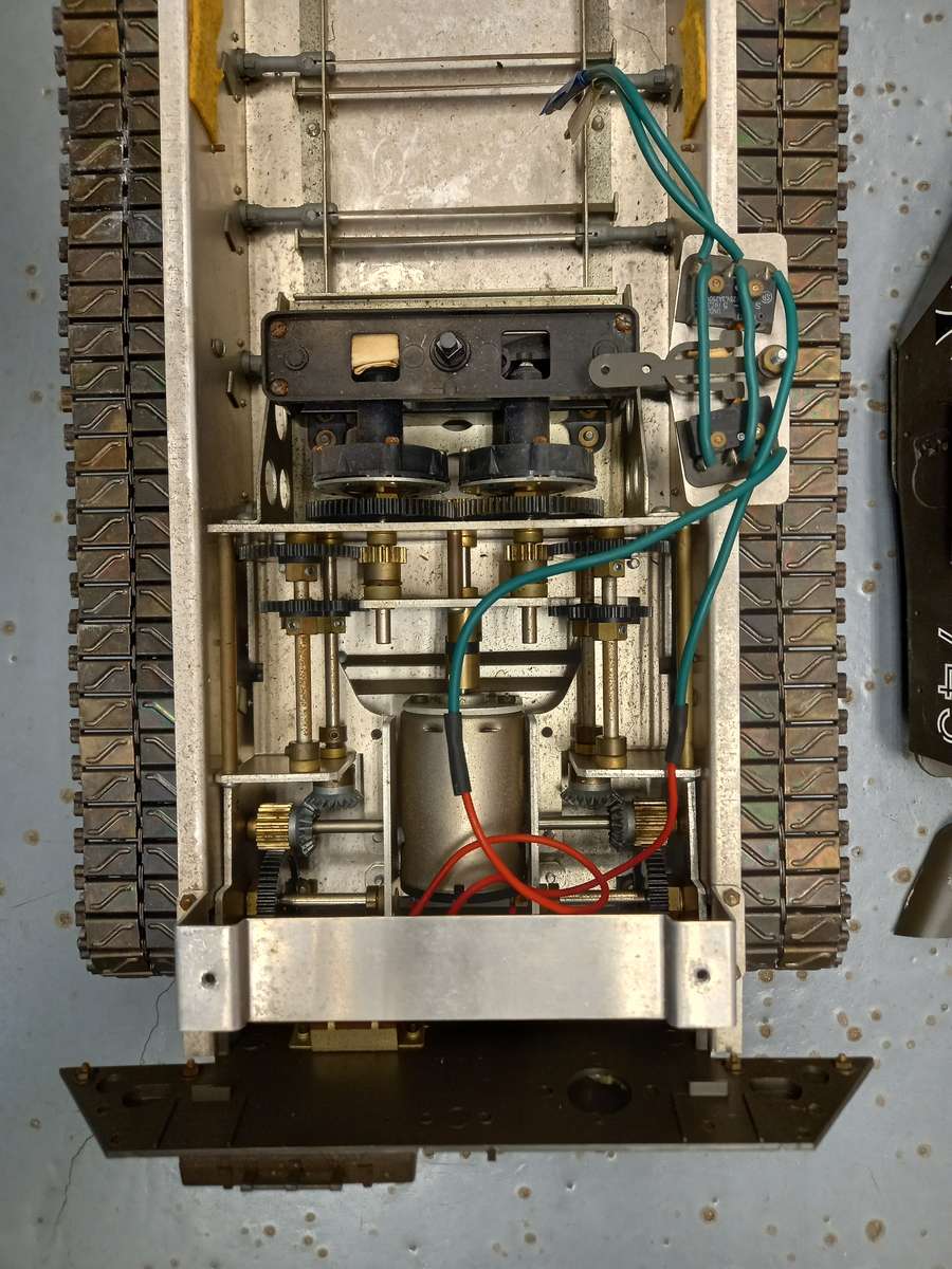 TAMIYA 1/16 RC LEOPARD A4 TANK KIT