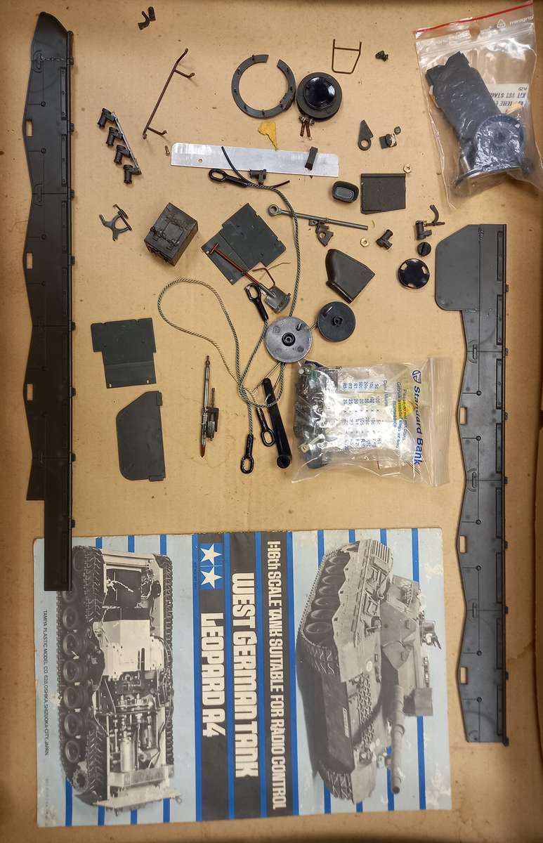 TAMIYA 1/16 RC LEOPARD A4 TANK KIT
