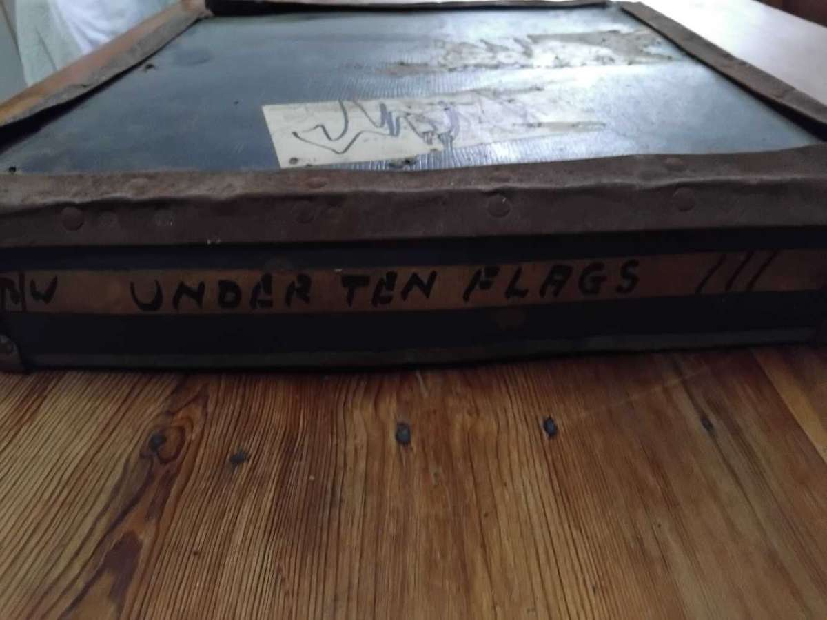 16mm MOVIE REELS IN CASE  : UNDER TEN FLAGS