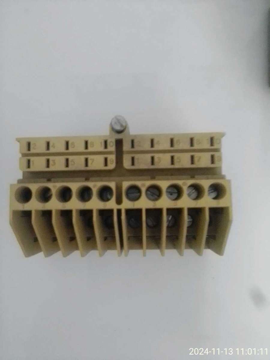 ELECTRICAL CONNECTORS ( INDUSTRIAL ) R35.00 THE LOT