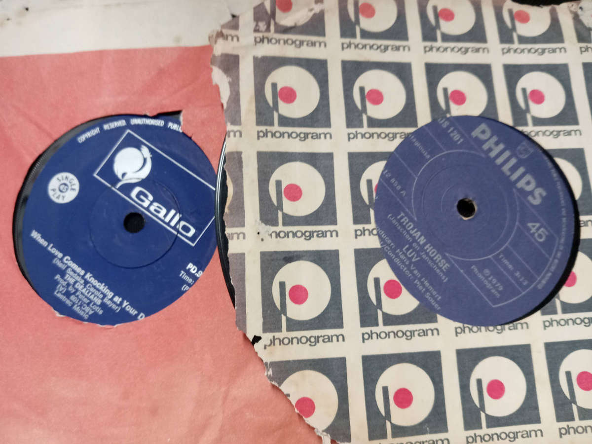 11 X ASSORTED SEVEN SINGLE VINYL RECORDS PER PHOTOS.