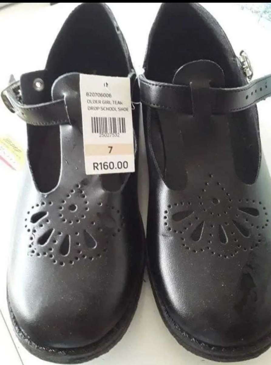 SCHOOL SHOES : GIRLS TEARDROP SIZE 7