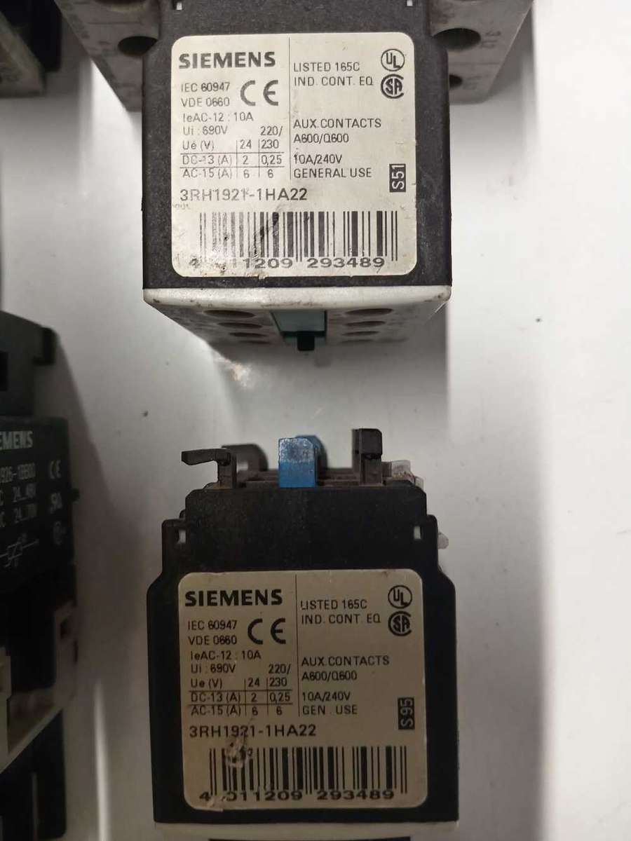 SIEMENS CONTACTORS AS PER PHOTOS.