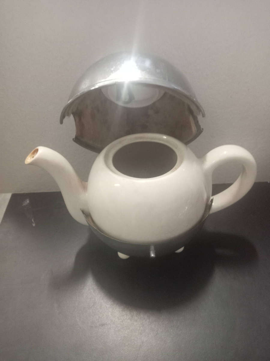 Vintage Art Deco Tea Set. Chromed Porcelain.