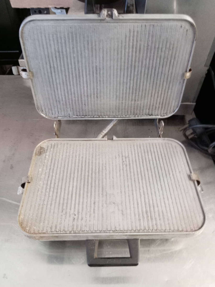 Vintage Pineware Waffle / Sandwich Toaster. No Cord.