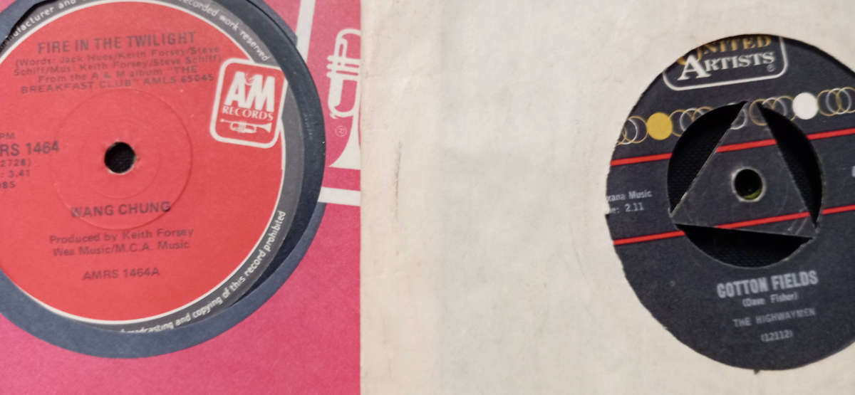 20 X ASSORTED SEVEN SINGLE VINYL RECORDS AS PHOTOS.