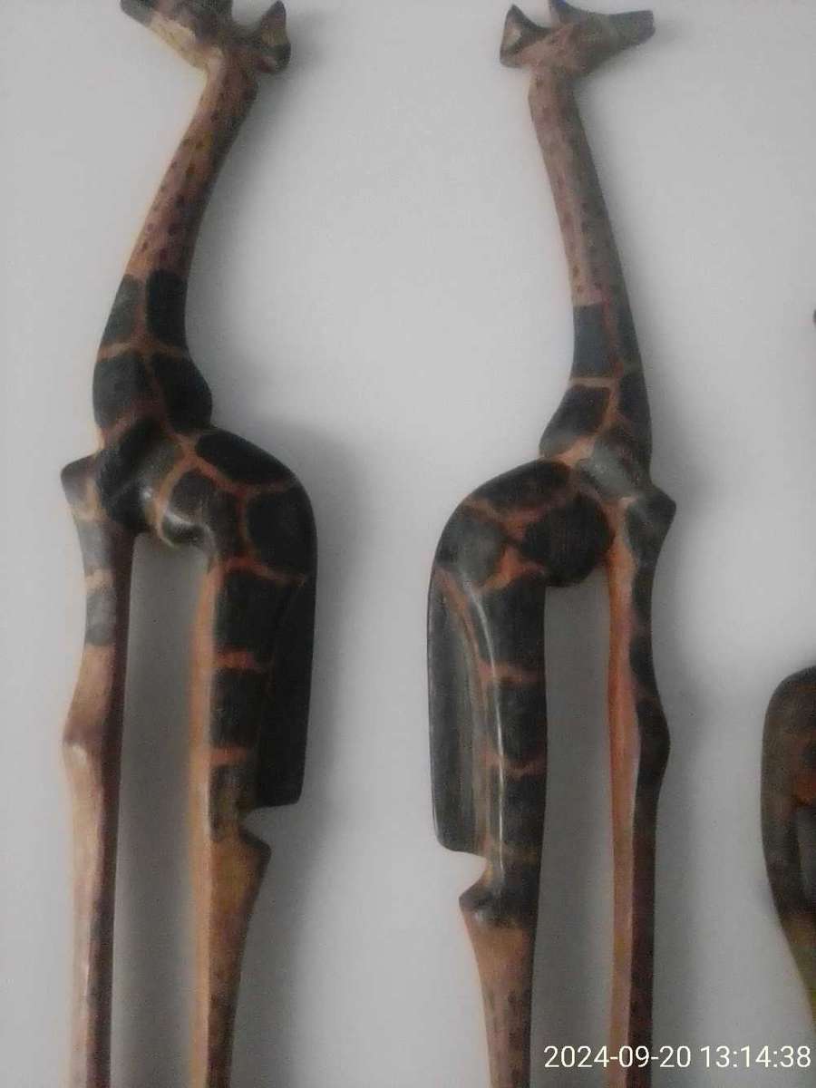 AFRICAN HAND CARVED GIRAFFE SPOONS AND FORKS