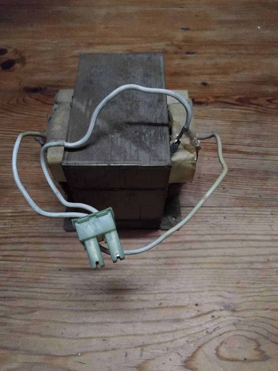 HIGH VOLTAGE TRANSFORMER FROM MICROWAVE.