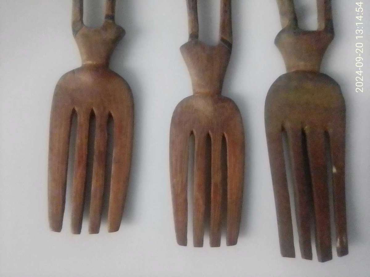 AFRICAN HAND CARVED GIRAFFE SPOONS AND FORKS
