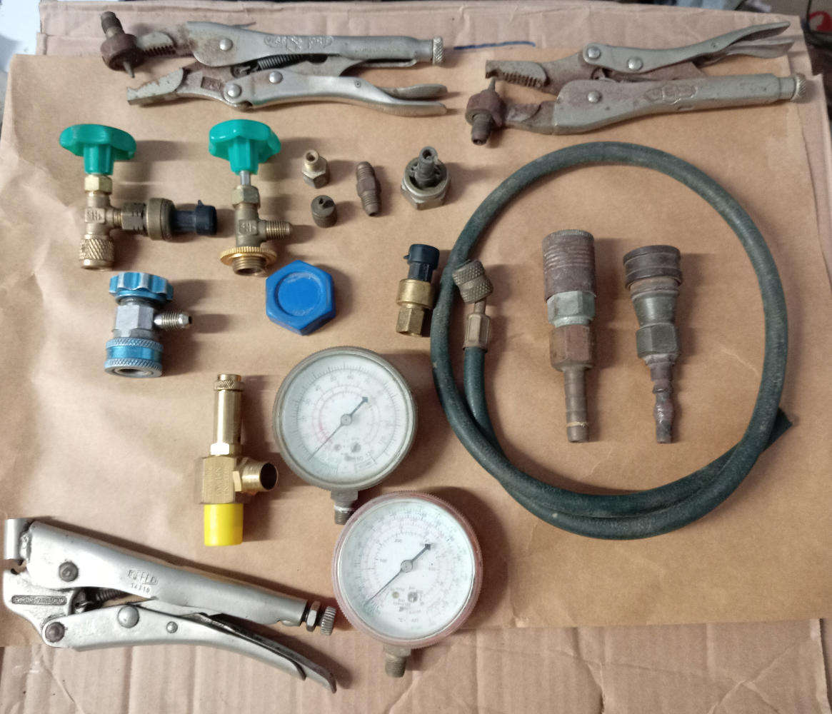 REFRIGERATION / AIRCONDITIONING EQUIPMENT AS PER PHOTOS.