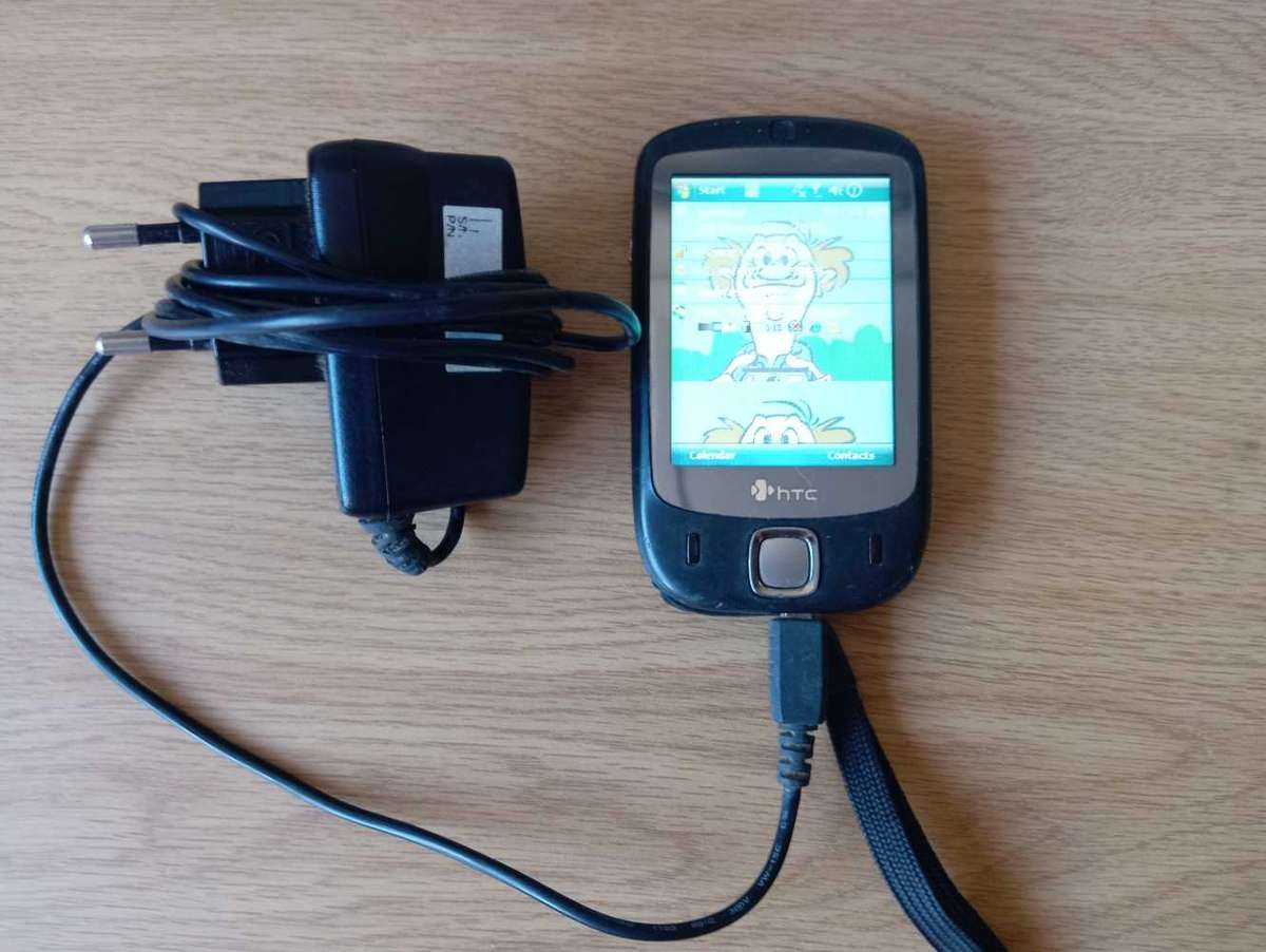 HTC ELF0100 CELLPHONE.