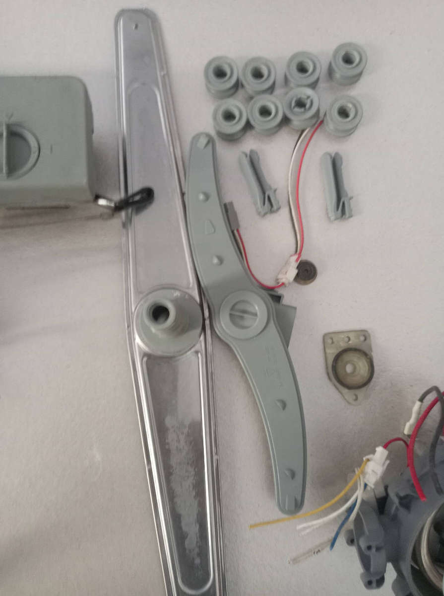 Samsung Dishwasher Element and Spares as per photo's. Model No: DMS300TRW