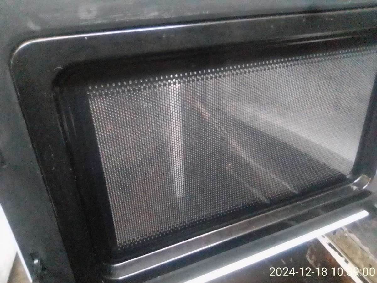 LOGIK 30 LITRE MICROWAVE OVEN