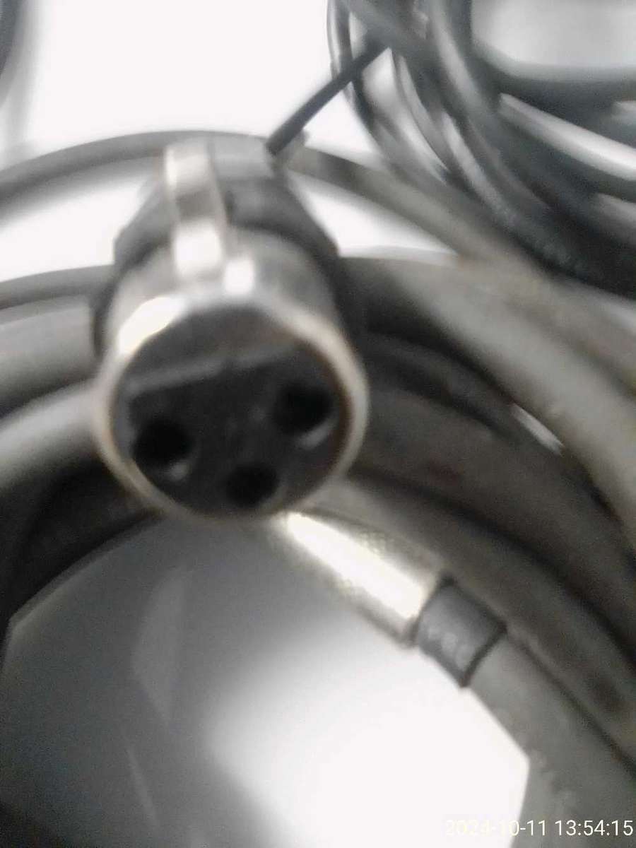 CRAFTMAN MODEL RY 35 BS GUITAR AND LEADS