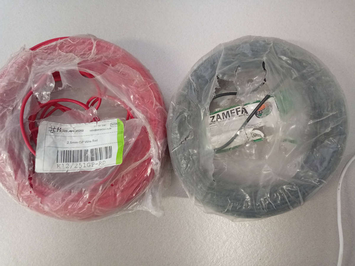 Electric wire : 2.5mm GP Red and Black. 100 M Rolls.