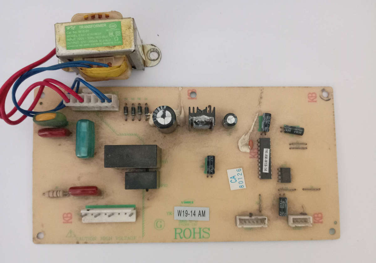 KELVINATOR WINE COOLER PC BOARD AND TRANSFORMER.