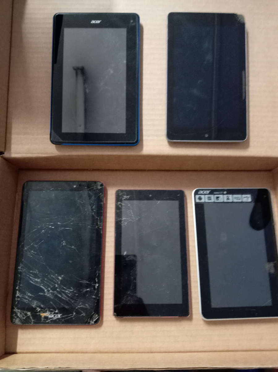 5 X ACER TABLETS. NOT WORKING. CRACKED SCREEN. INSURANCE.