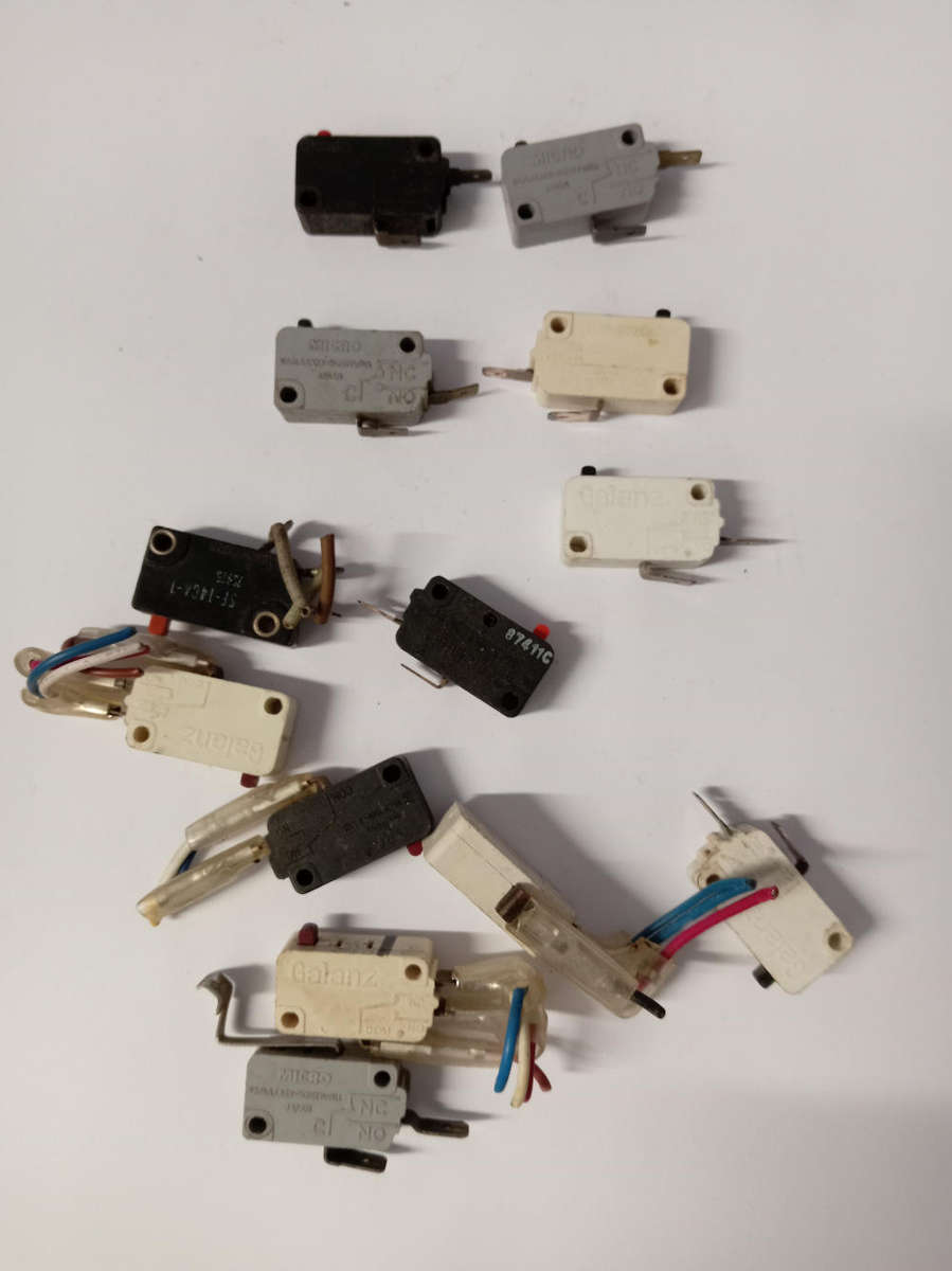 MICROSWITCHES FROM MICROWAVE OVENS - R45.00 FOR 50