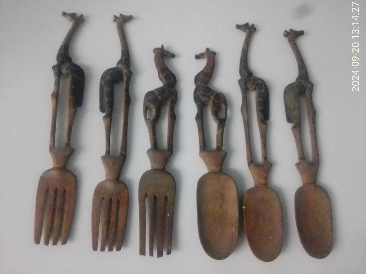 AFRICAN HAND CARVED GIRAFFE SPOONS AND FORKS