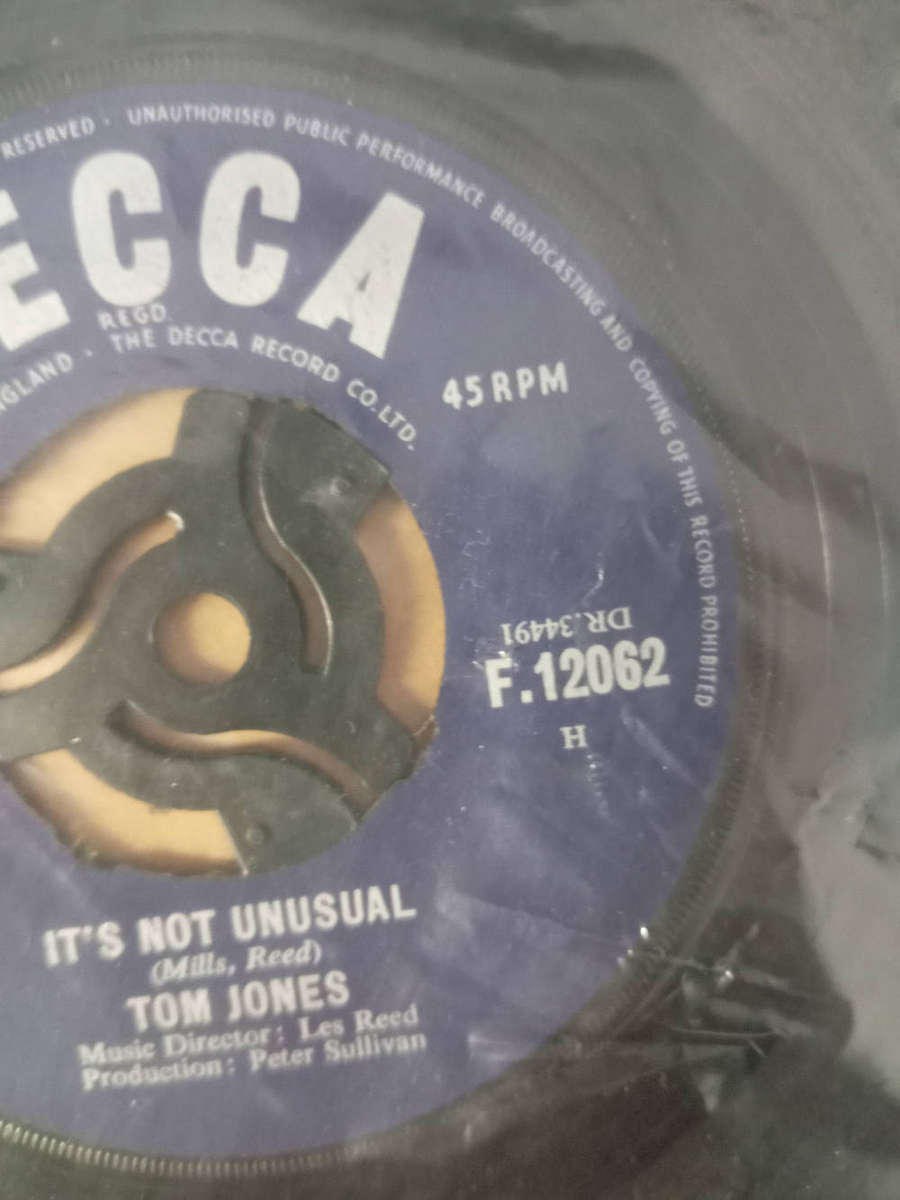 6 X SEVEN SINGLES 45 RPM VINYL RECORDS AS PER PHOTOS.