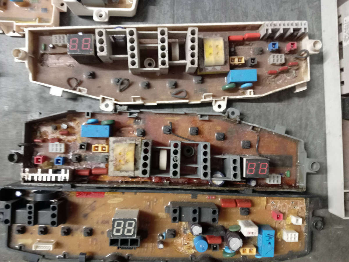DAMAGED TOP LOADER WASHING MACHINE PC BOARDS AS PER PHOTOS. R45. 00 THE LOT.