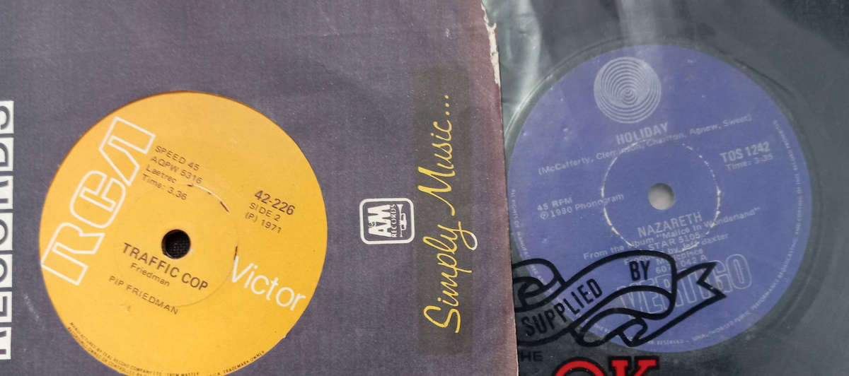 20 X ASSORTED SEVEN SINGLE VINYL RECORDS AS PHOTOS.