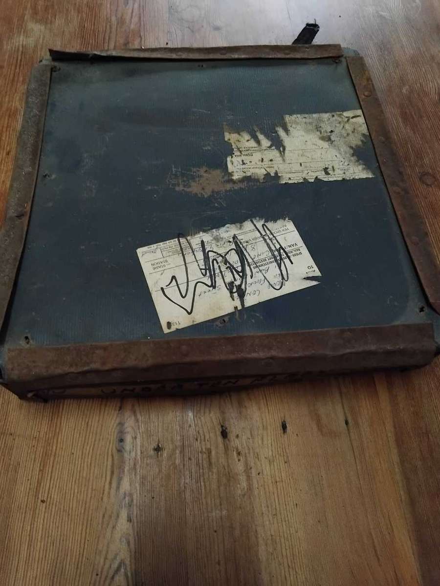 16mm MOVIE REELS IN CASE  : UNDER TEN FLAGS