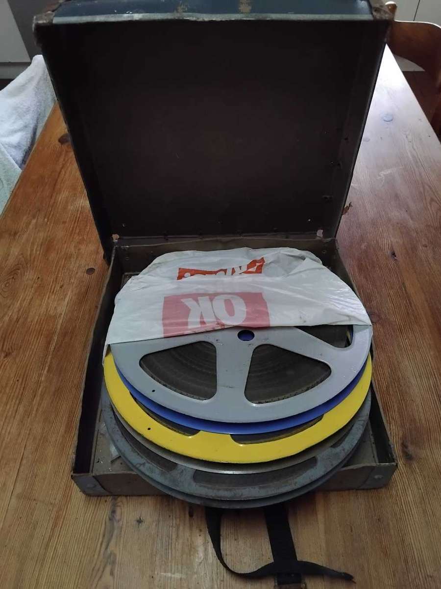 16mm MOVIE REELS IN CASE  : UNDER TEN FLAGS
